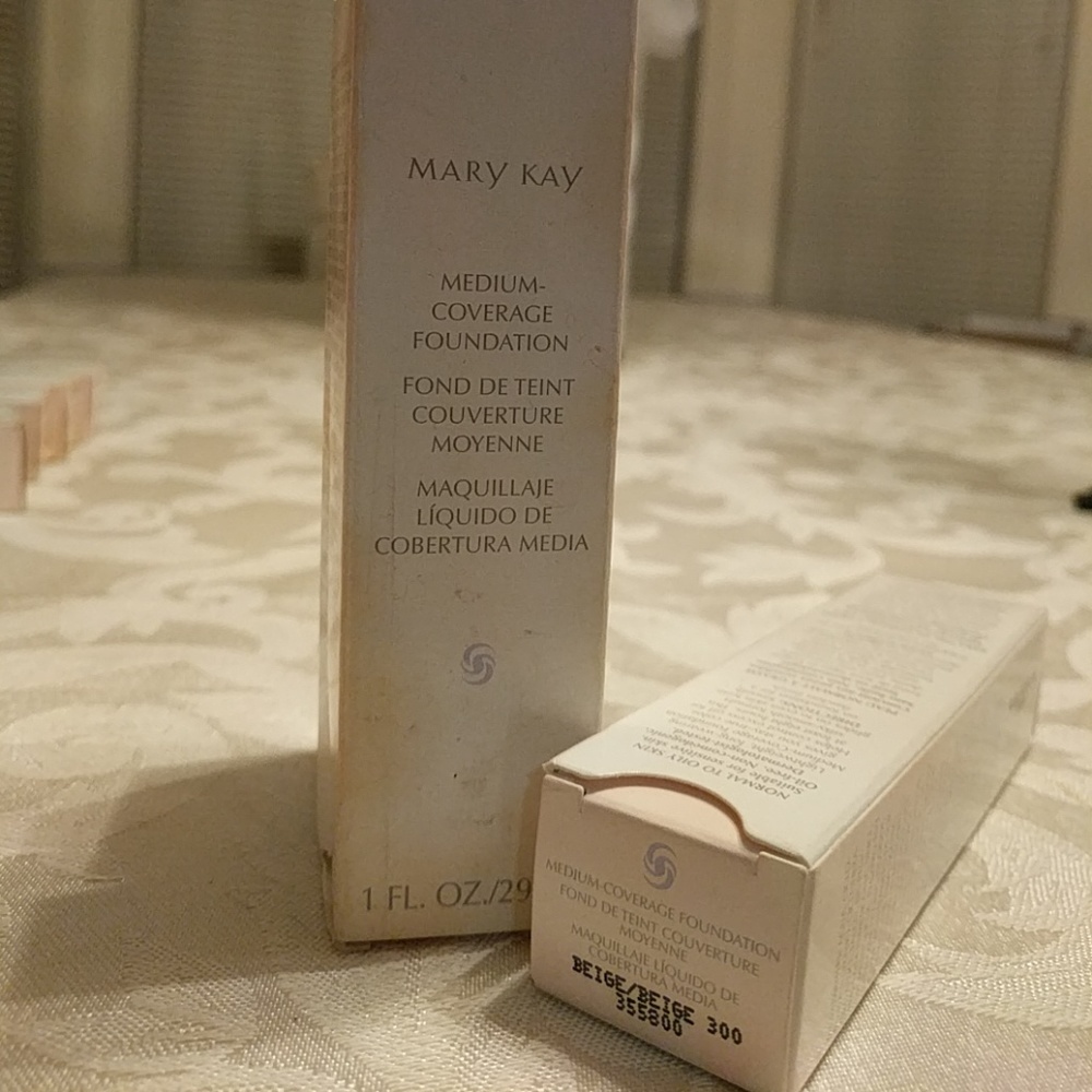 Foundation (Med, Beige)
